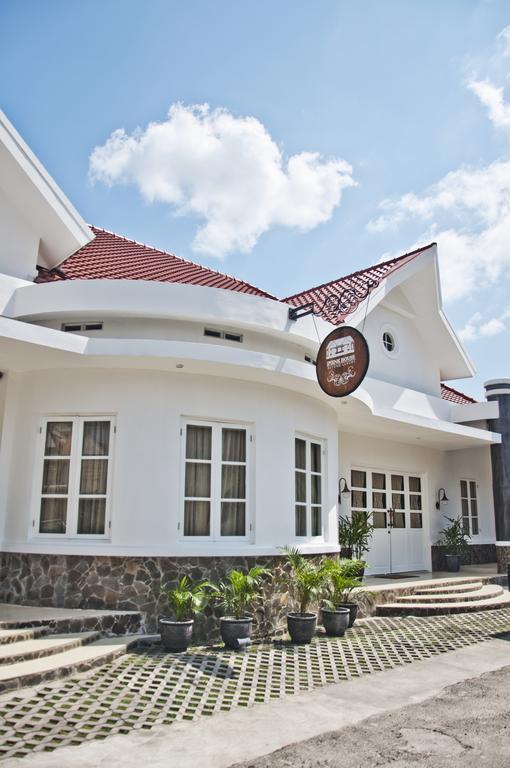 Ipienk House Yogyakarta Hotel Ngoại thất bức ảnh